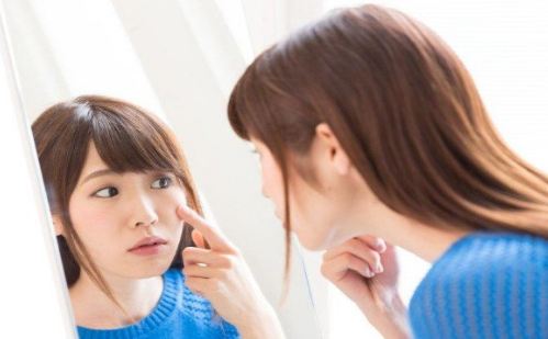 如何有效去除黑头粉刺既简单又安全