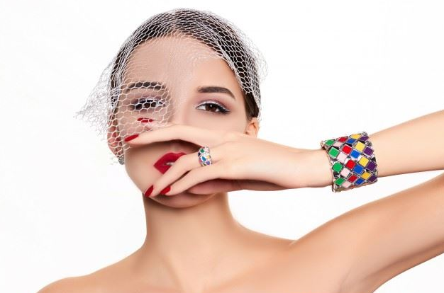 怎么让眼窝变深？做好这几步瞬间成美女！