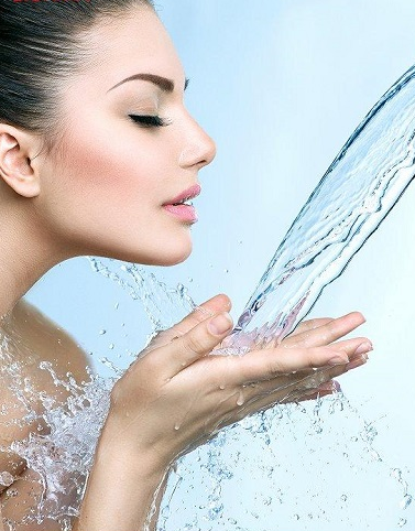 在季节交替的时候，肌肤该如何避免敏感呢？